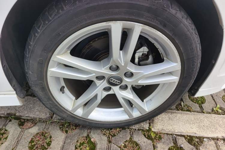 Used Audi A3 2020 Limousine 35 TFSI Fashion Edition China VI Emission Standard Right Front Wheel Hub