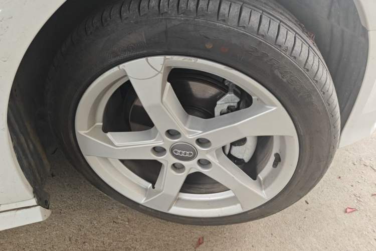 Used Audi A3 2020 Sportback 35 TFSI Fashion Edition China VI Emission Standard Right Front Wheel Hub