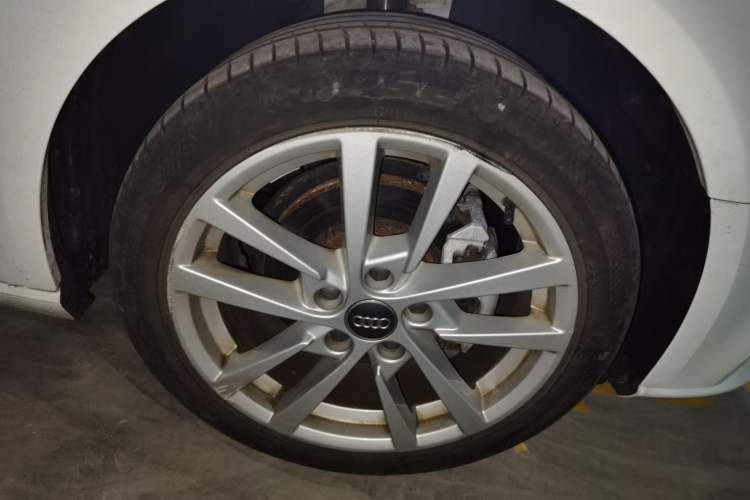 Used Audi A3 2020 Restyled Sportback 35 TFSI Entry-Level China VI Emission Standard Right Front Wheel Hub