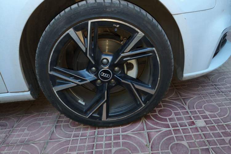 Used Audi A3 2020 Sportback 35 TFSI Ambition China VI Right Front Wheel Hub