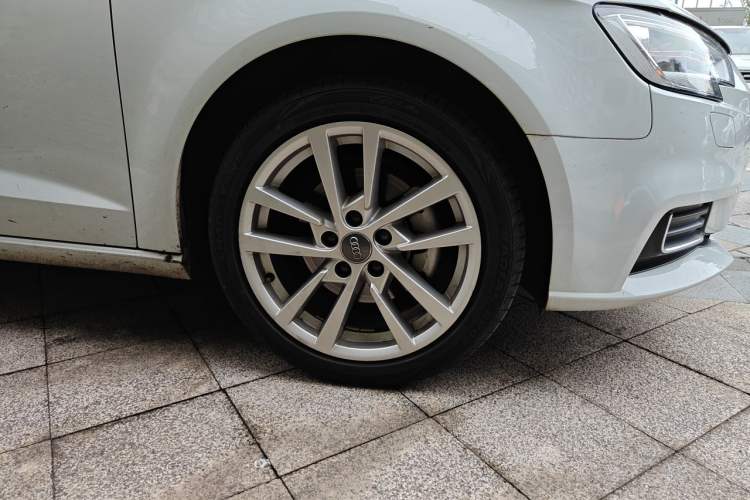 Used Audi A3 2020 Sportback 35 TFSI Ambition China VI Right Front Wheel Hub