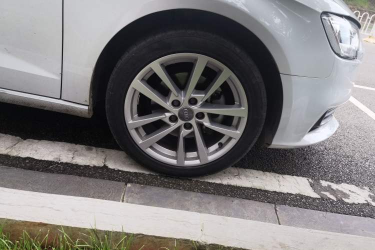 Used Audi A3 2020 Sportback 35 TFSI Ambition China VI Right Front Wheel Hub