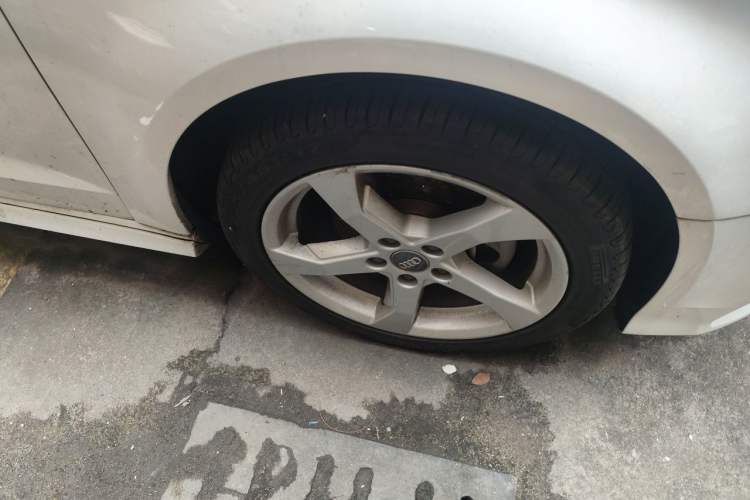 Used Audi A3 2020 Sportback 35 TFSI Fashion Edition China VI Emission Standard Right Front Wheel Hub