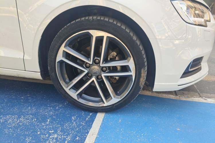 Used Audi A3 2020 Limousine 35 TFSI Style Edition China VI Emission Standard Right Front Wheel Hub
