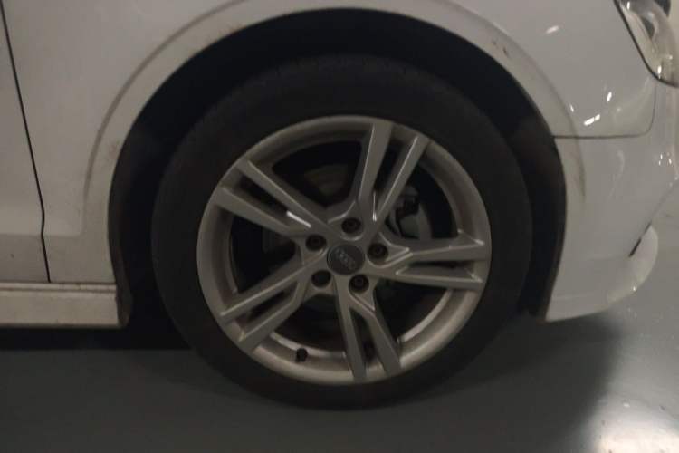 Used Audi A3 2020 Limousine 35 TFSI Fashion Edition China VI Emission Standard Right Front Wheel Hub