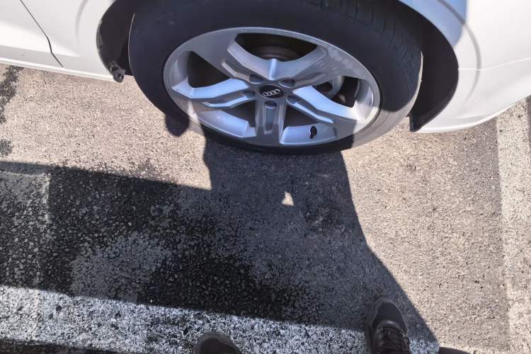 Used Audi A3 2020 Limousine 35 TFSI Ambition China VI Right Front Wheel Hub