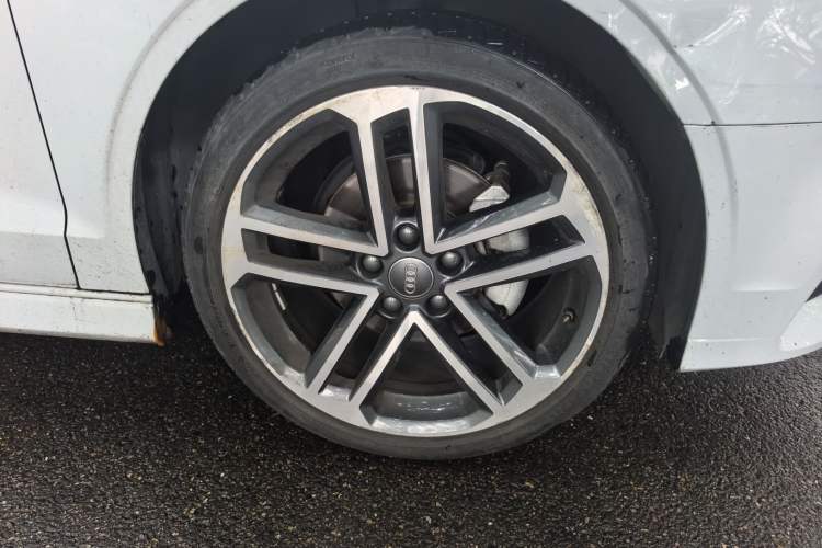 Used Audi A3 2020 Limousine 35 TFSI Sporty Version China VI Right Front Wheel Hub