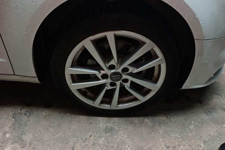 Used Audi A3 2020 Restyled Sportback 35 TFSI Entry-Level China VI Emission Standard Right Front Wheel Hub
