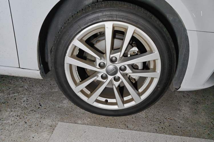 Used Audi A3 2020 Sportback 35 TFSI Ambition China VI Right Front Wheel Hub
