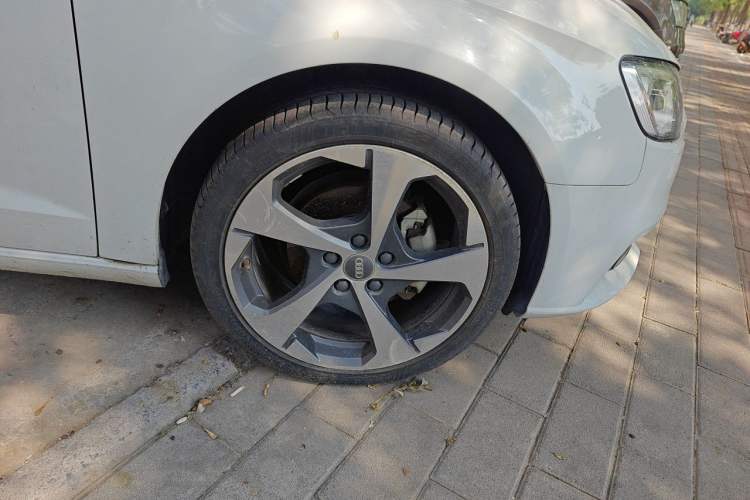 Used Audi A3 2020 Limousine 35 TFSI Ambition China VI Right Front Wheel Hub