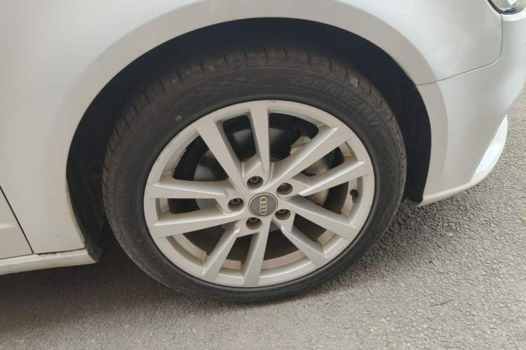 Used Audi A3 2020 Restyled Sportback 35 TFSI Entry-Level China VI Emission Standard Right Front Wheel Hub