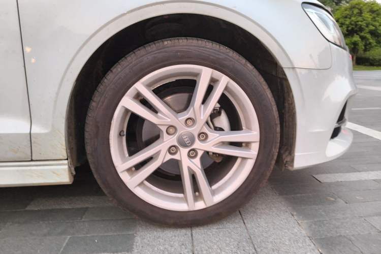 Used Audi A3 2020 Limousine 35 TFSI Fashion Edition China VI Emission Standard Right Front Wheel Hub