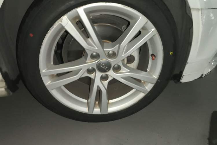 Used Audi A3 2020 Limousine 35 TFSI Fashion Edition China VI Emission Standard Right Front Wheel Hub