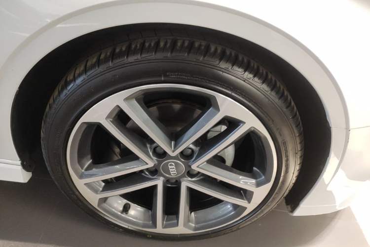 Used Audi A3 2020 Limousine 35 TFSI Sporty Version China VI Right Front Wheel Hub