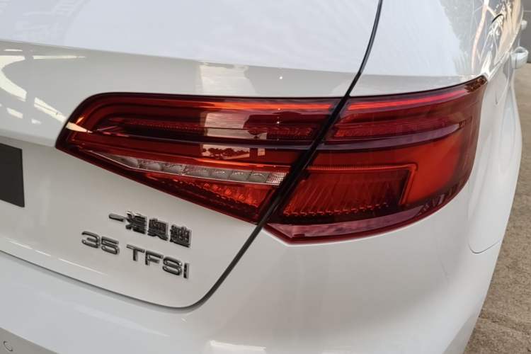 Used Audi A3 2020 Sportback 35 TFSI Fashion Edition China VI Emission Standard Right Rear Taillight