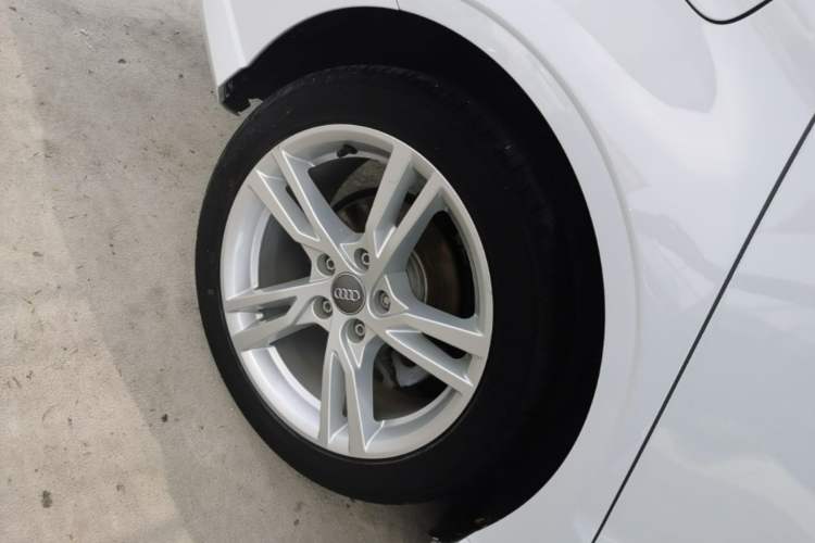 Used Audi A3 2020 Limousine 35 TFSI Fashion Edition China VI Emission Standard Right Rear Wheel Hub