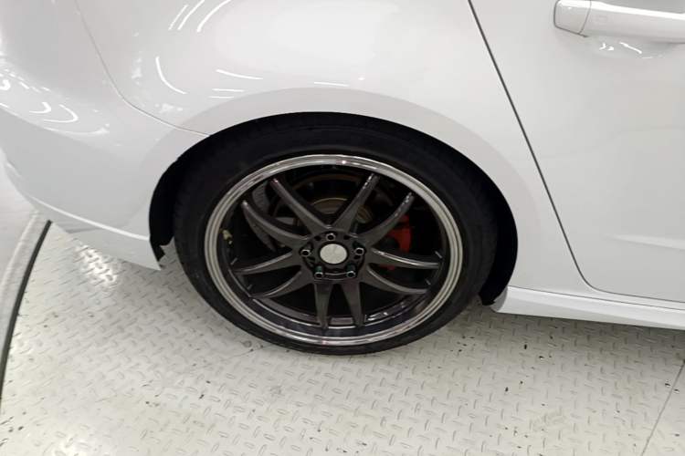 Used Audi A3 2020 Sportback 35 TFSI Fashion Edition China VI Emission Standard Right Rear Wheel Hub