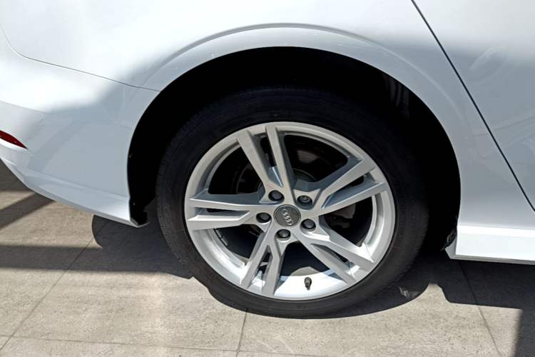 Used Audi A3 2020 Limousine 35 TFSI Fashion Edition China VI Emission Standard Right Rear Wheel Hub