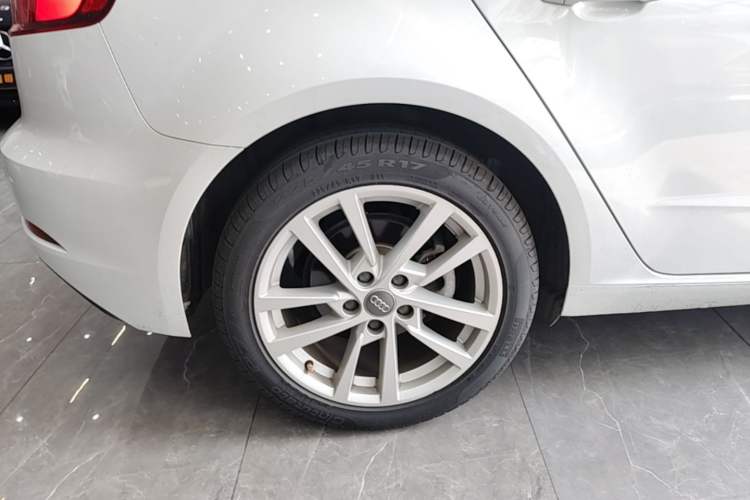 Used Audi A3 2020 Restyled Sportback 35 TFSI Entry-Level China VI Emission Standard Right Rear Wheel Hub