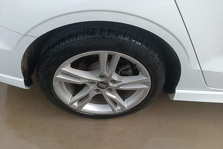 Used Audi A3 2020 Limousine 35 TFSI Fashion Edition China VI Emission Standard Right Rear Wheel Hub