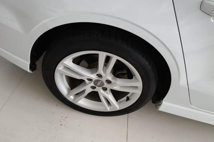 Used Audi A3 2020 Limousine 35 TFSI Fashion Edition China VI Emission Standard Right Rear Wheel Hub