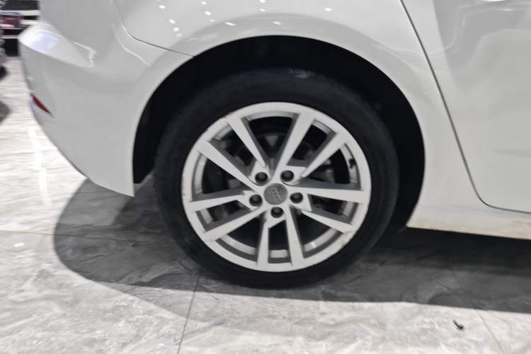 Used Audi A3 2020 Sportback 35 TFSI Ambition China VI Right Rear Wheel Hub