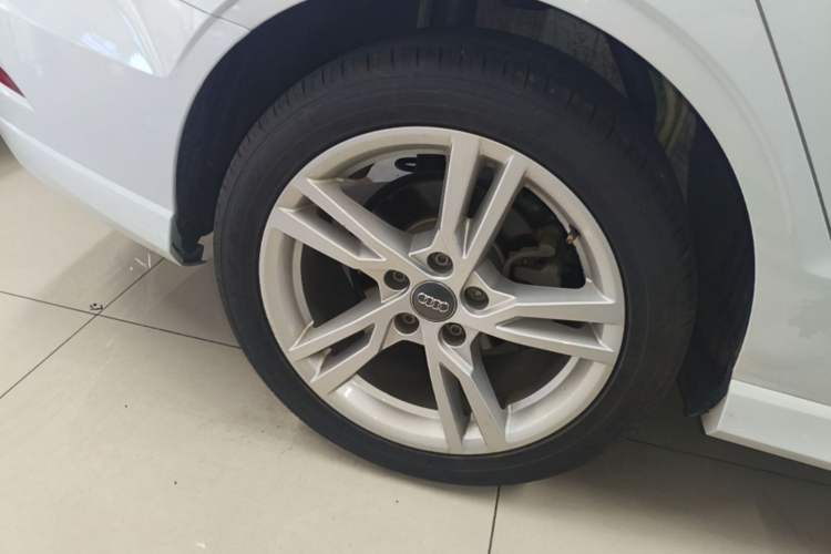 Used Audi A3 2020 Limousine 35 TFSI Fashion Edition China VI Emission Standard Right Rear Wheel Hub