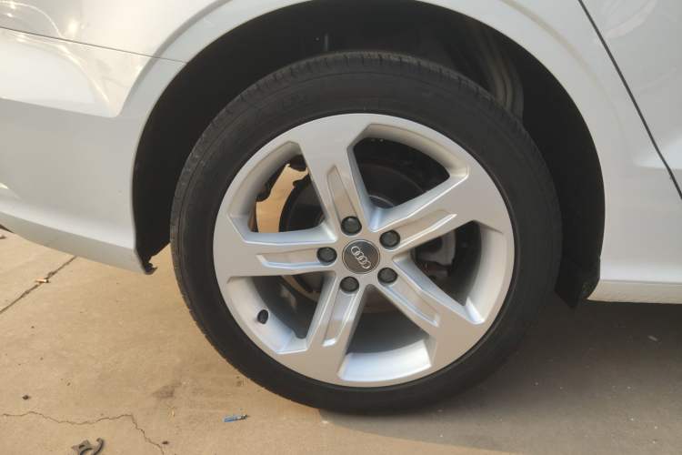 Used Audi A3 2020 Limousine 35 TFSI Ambition China VI Right Rear Wheel Hub