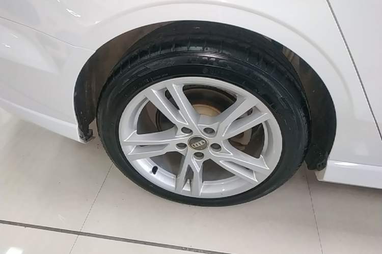 Used Audi A3 2020 Limousine 35 TFSI Fashion Edition China VI Emission Standard Right Rear Wheel Hub