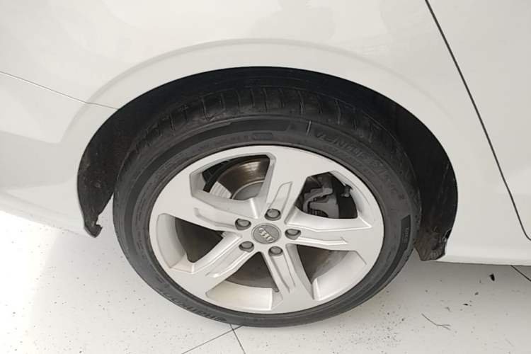 Used Audi A3 2020 Restyled Limousine 35 TFSI Ambition Version China VI Right Rear Wheel Hub