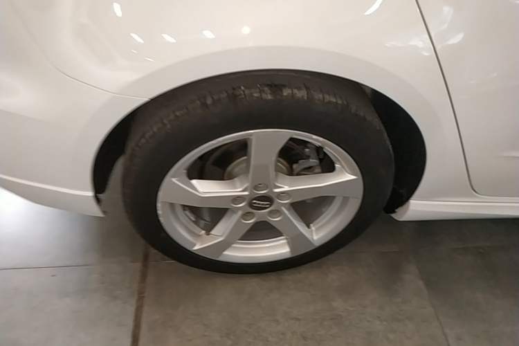 Used Audi A3 2020 Sportback 35 TFSI Fashion Edition China VI Emission Standard Right Rear Wheel Hub