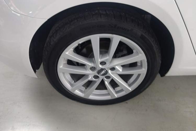 Used Audi A3 2020 Restyled Sportback 35 TFSI Entry-Level China VI Emission Standard Right Rear Wheel Hub