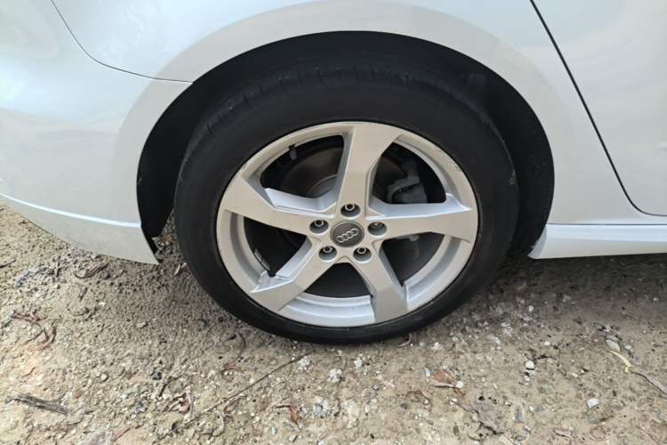 Used Audi A3 2020 Sportback 35 TFSI Fashion Edition China VI Emission Standard Right Rear Wheel Hub