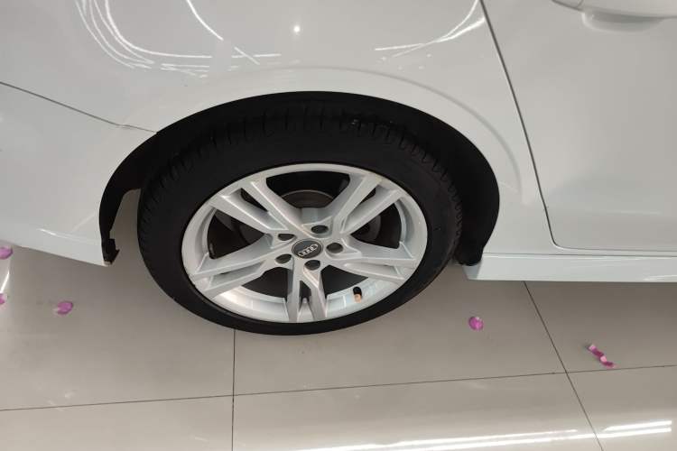 Used Audi A3 2020 Limousine 35 TFSI Fashion Edition China VI Emission Standard Right Rear Wheel Hub