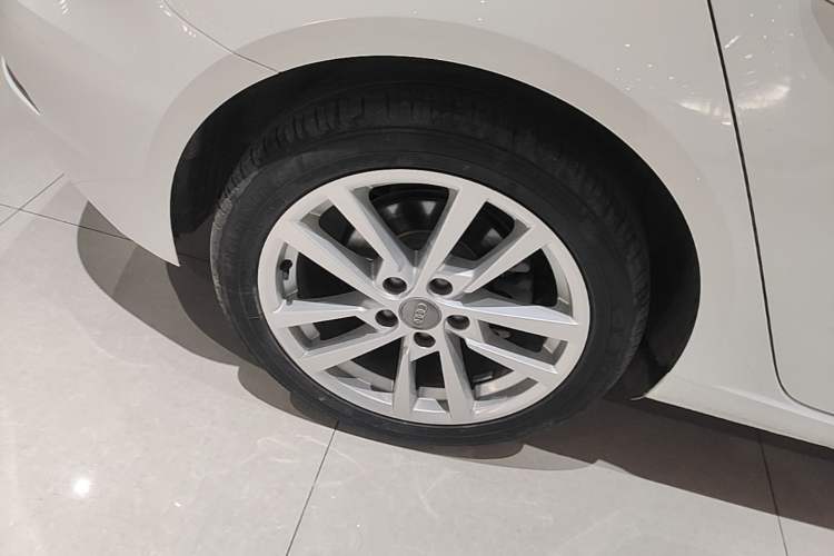 Used Audi A3 2020 Restyled Sportback 35 TFSI Entry-Level China VI Emission Standard Right Rear Wheel Hub