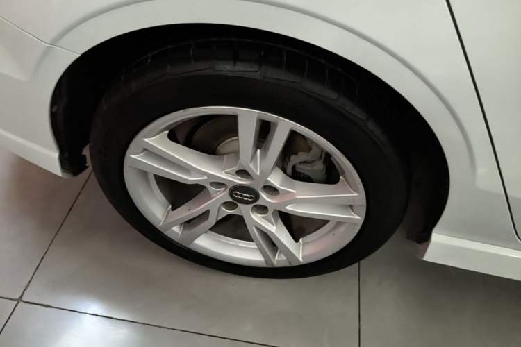 Used Audi A3 2020 Limousine 35 TFSI Fashion Edition China VI Emission Standard Right Rear Wheel Hub