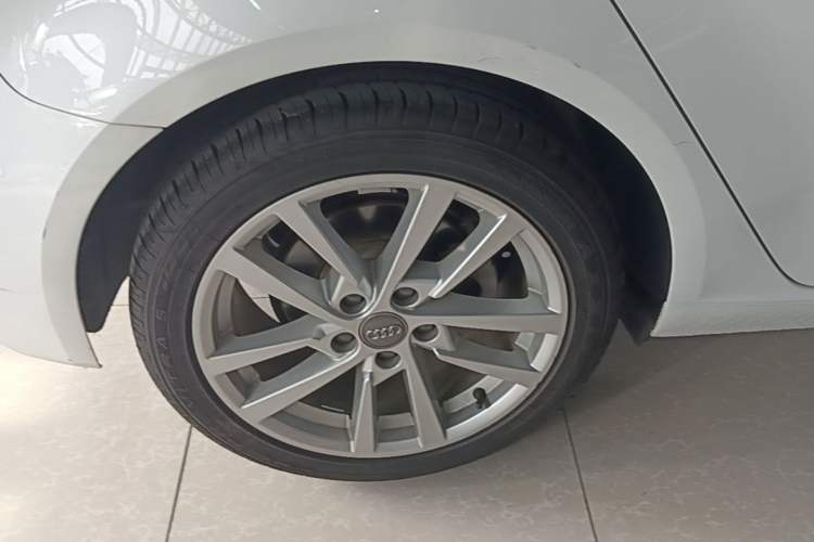 Used Audi A3 2020 Sportback 35 TFSI Ambition China VI Right Rear Wheel Hub