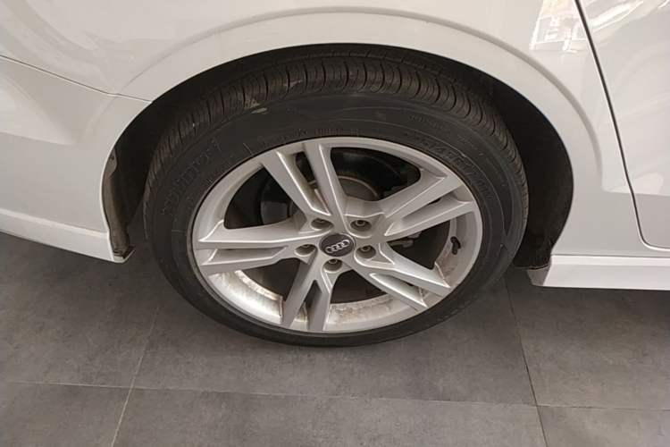 Used Audi A3 2020 Limousine 35 TFSI Fashion Edition China VI Emission Standard Right Rear Wheel Hub