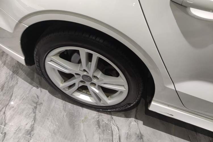 Used Audi A3 2020 Limousine 35 TFSI Fashion Edition China VI Emission Standard Right Rear Wheel Hub