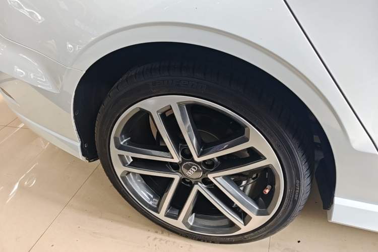 Used Audi A3 2020 Limousine 35 TFSI Fashion Edition China VI Emission Standard Right Rear Wheel Hub