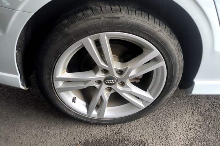 Used Audi A3 2020 Limousine 35 TFSI Fashion Edition China VI Emission Standard Right Rear Wheel Hub