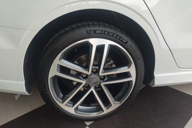 Used Audi A3 2020 Limousine 35 TFSI Fashion Edition China VI Emission Standard Right Rear Wheel Hub