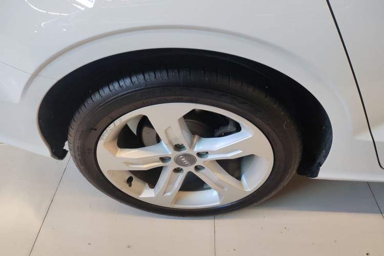 Used Audi A3 2020 Limousine 35 TFSI Ambition China VI Right Rear Wheel Hub