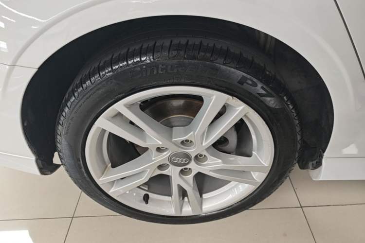 Used Audi A3 2020 Limousine 35 TFSI Fashion Edition China VI Emission Standard Right Rear Wheel Hub