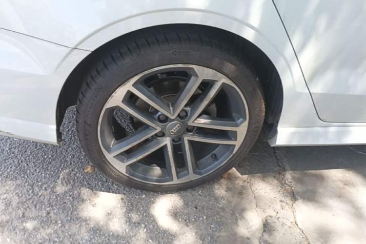 Used Audi A3 2020 Limousine 35 TFSI Sporty Version China VI Right Rear Wheel Hub