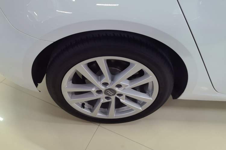 Used Audi A3 2020 Restyled Sportback 35 TFSI Entry-Level China VI Emission Standard Right Rear Wheel Hub