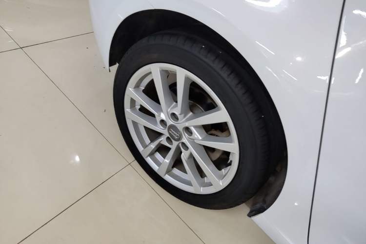 Used Audi A3 2020 Sportback 35 TFSI Ambition China VI Right Rear Wheel Hub