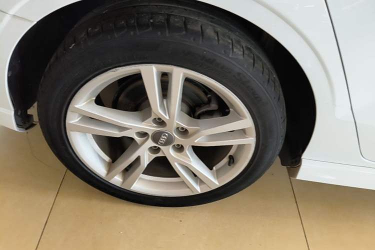 Used Audi A3 2020 Limousine 35 TFSI Fashion Edition China VI Emission Standard Right Rear Wheel Hub