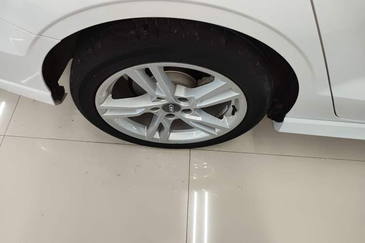Used Audi A3 2020 Limousine 35 TFSI Fashion Edition China VI Emission Standard Right Rear Wheel Hub