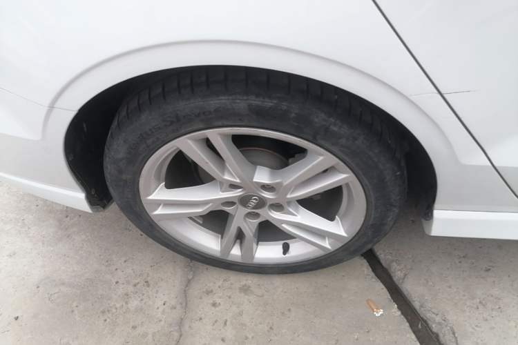 Used Audi A3 2020 Limousine 35 TFSI Fashion Edition China VI Emission Standard Right Rear Wheel Hub